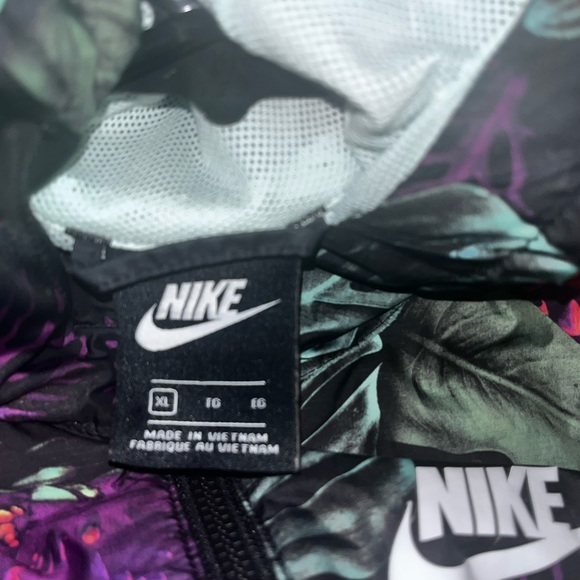 windbreaker - Picture 2 of 2